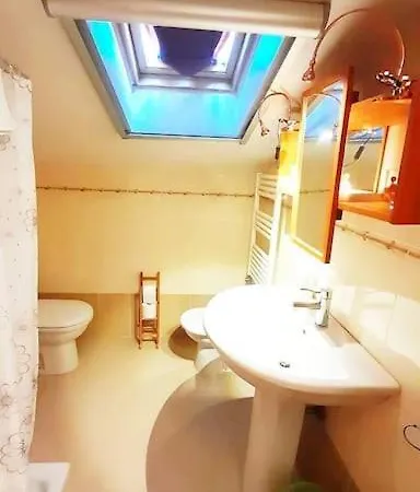 House Nubia, San Frediano, Near Ponte Vecchio, With Free Private Parking Lot Apartment Florence Exterior photo