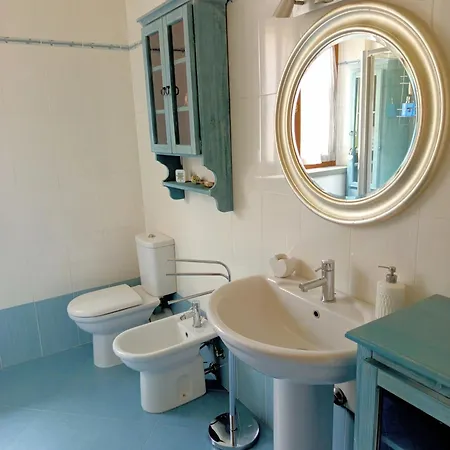 House Nubia, San Frediano, Near Ponte Vecchio, With Free Private Parking Lot Apartment Florence Exterior photo