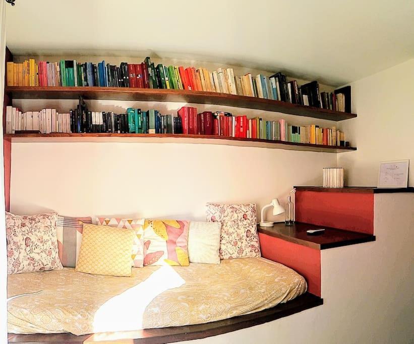 House Nubia, San Frediano, Near Ponte Vecchio, With Free Private Parking Lot Apartment *