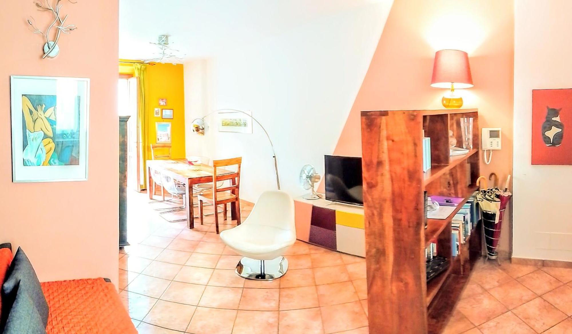 House Nubia, San Frediano, Near Ponte Vecchio, With Free Private Parking Lot Apartment *