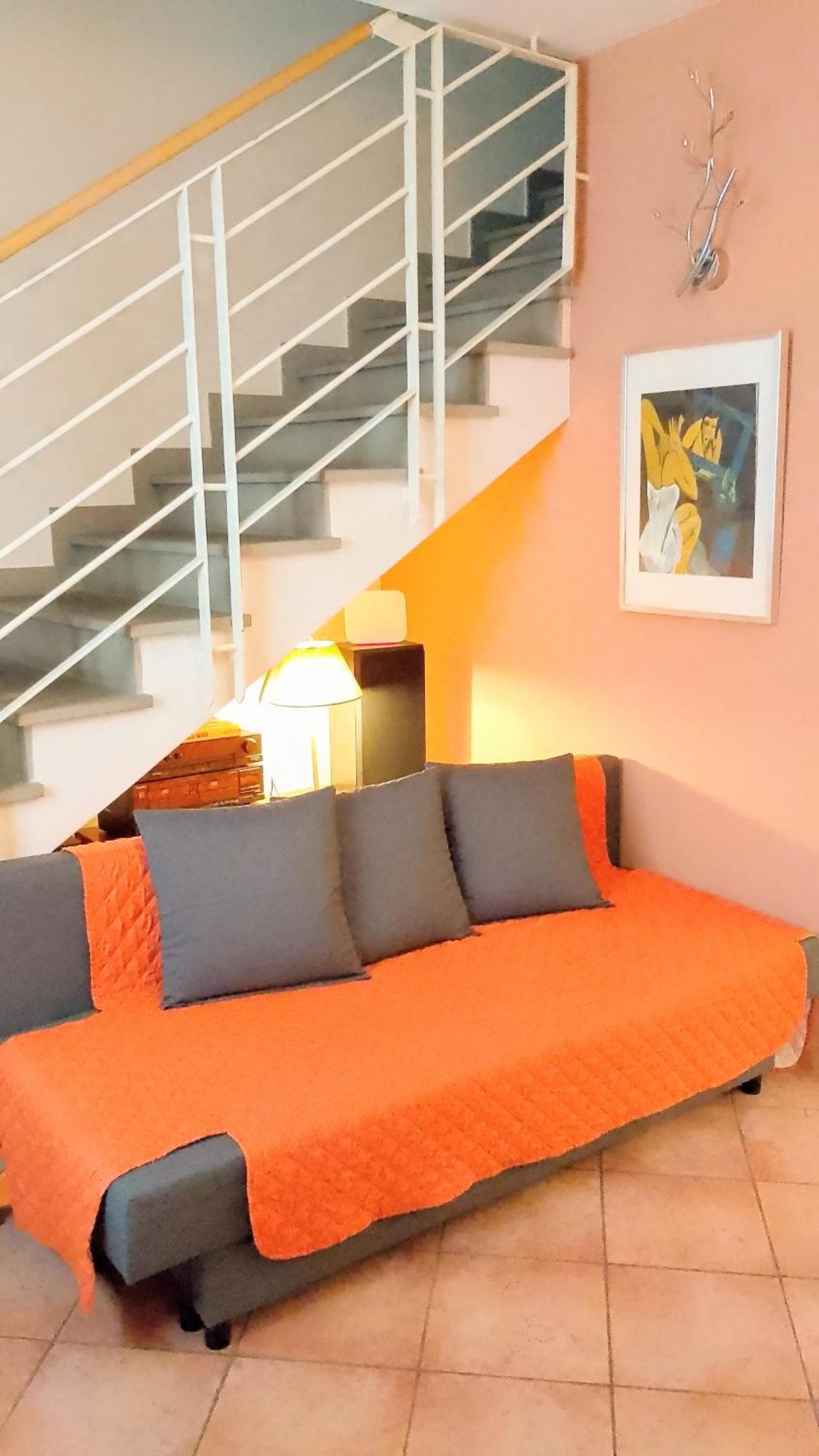 House Nubia, San Frediano, Near Ponte Vecchio, With Free Private Parking Lot *