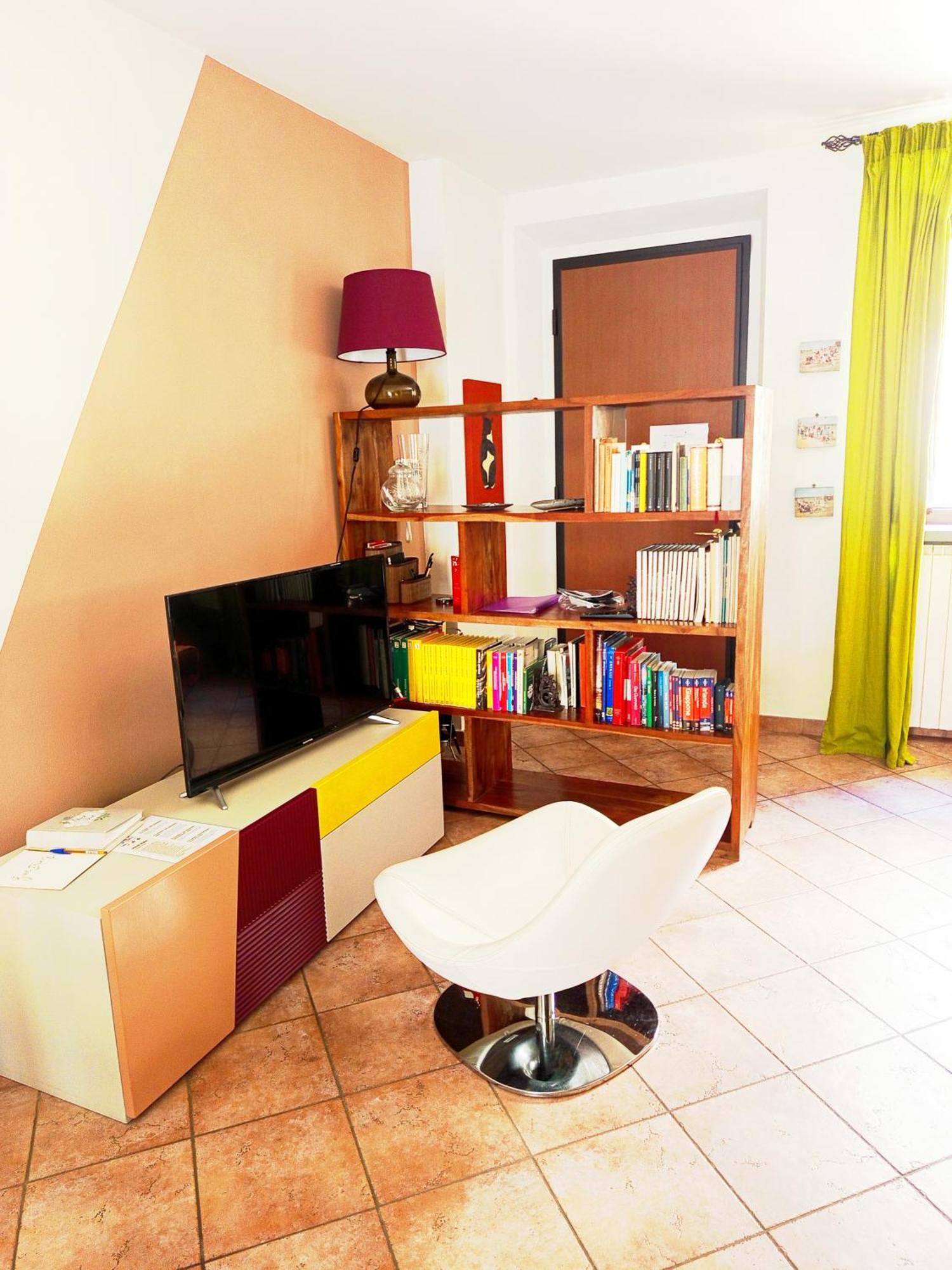 House Nubia, San Frediano, Near Ponte Vecchio, With Free Private Parking Lot Apartment *