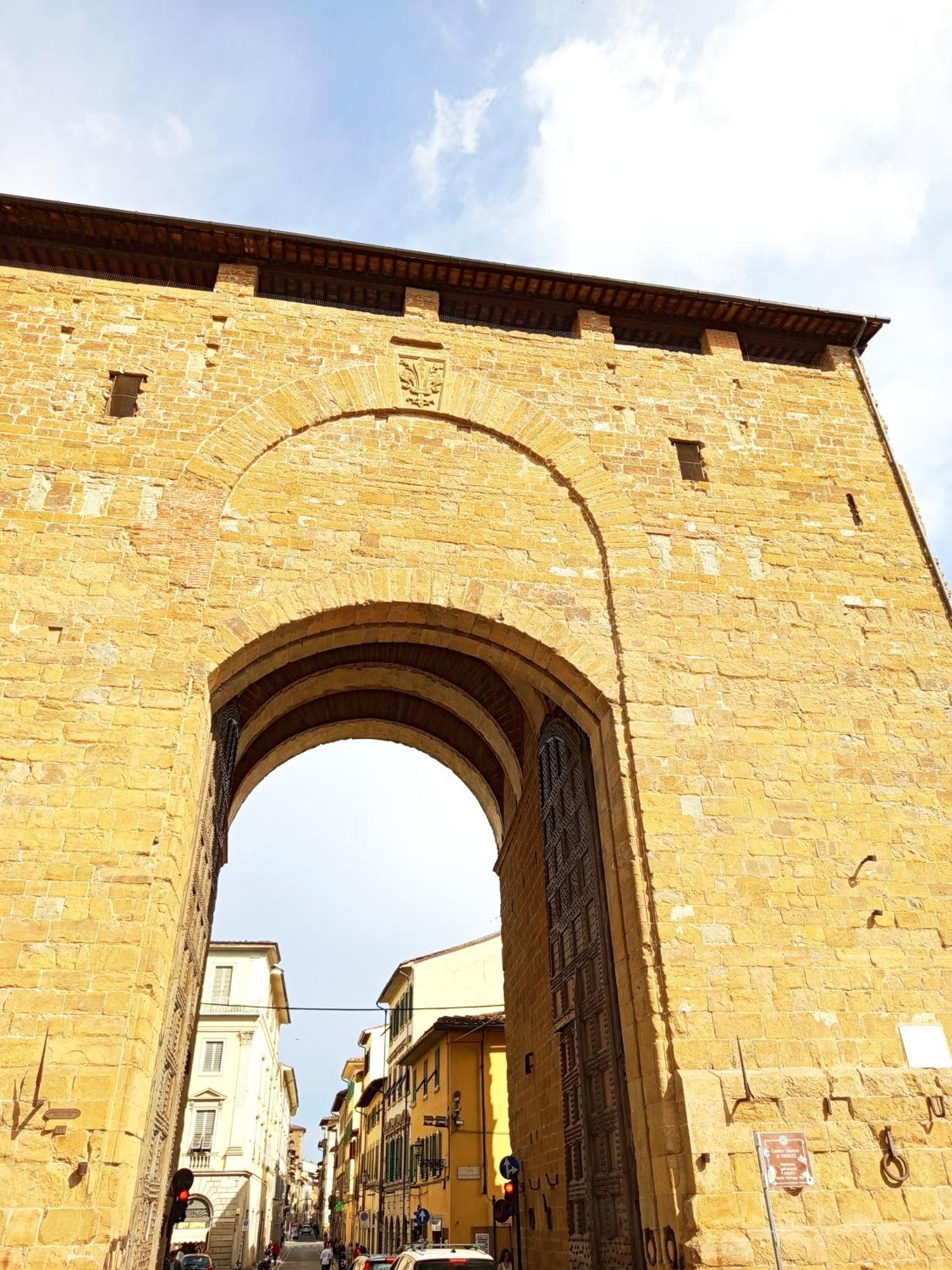 Apartment House Nubia, San Frediano, Near Ponte Vecchio, With Free Private Parking Lot *