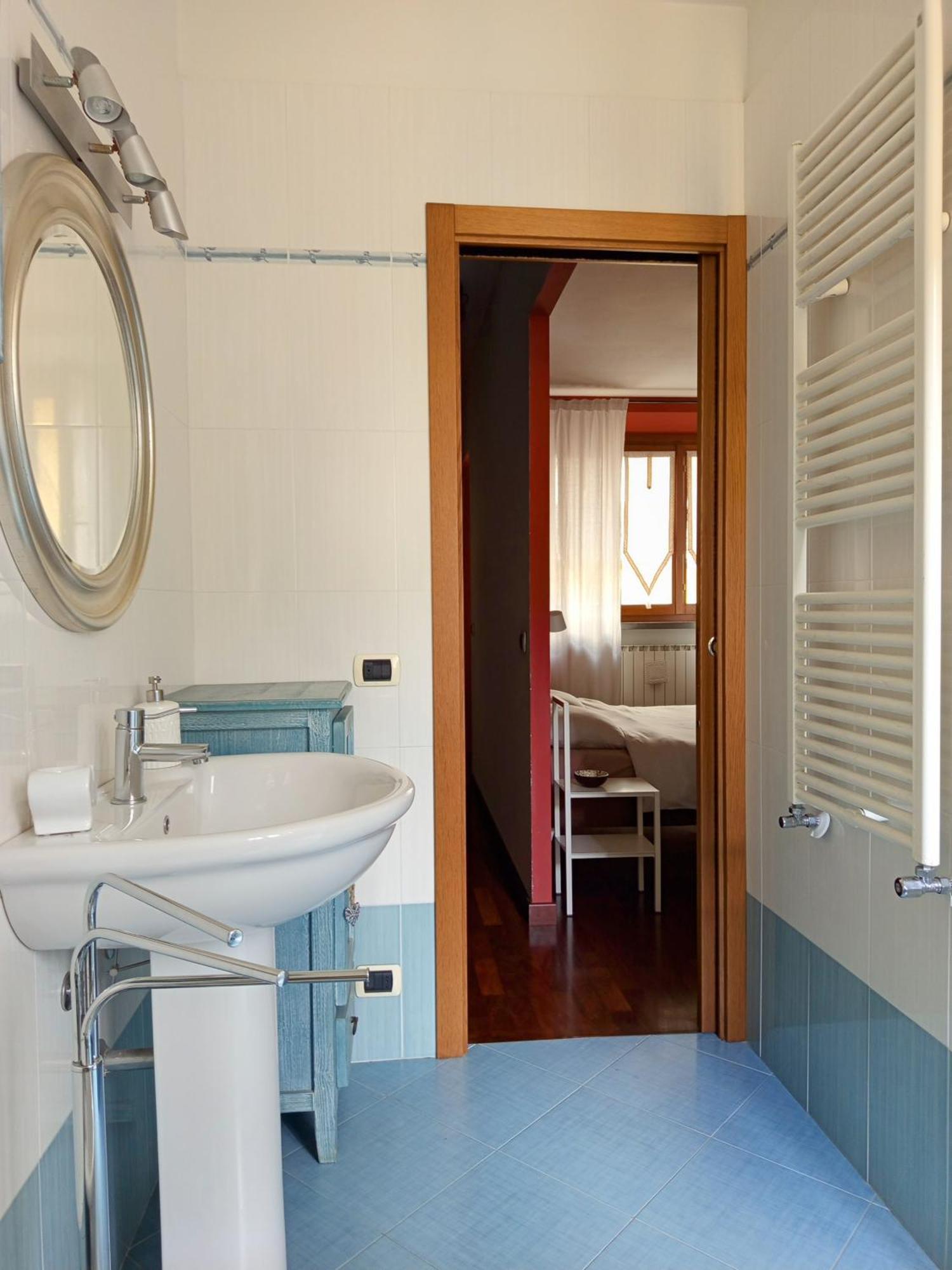 House Nubia, San Frediano, Near Ponte Vecchio, With Free Private Parking Lot Apartment *